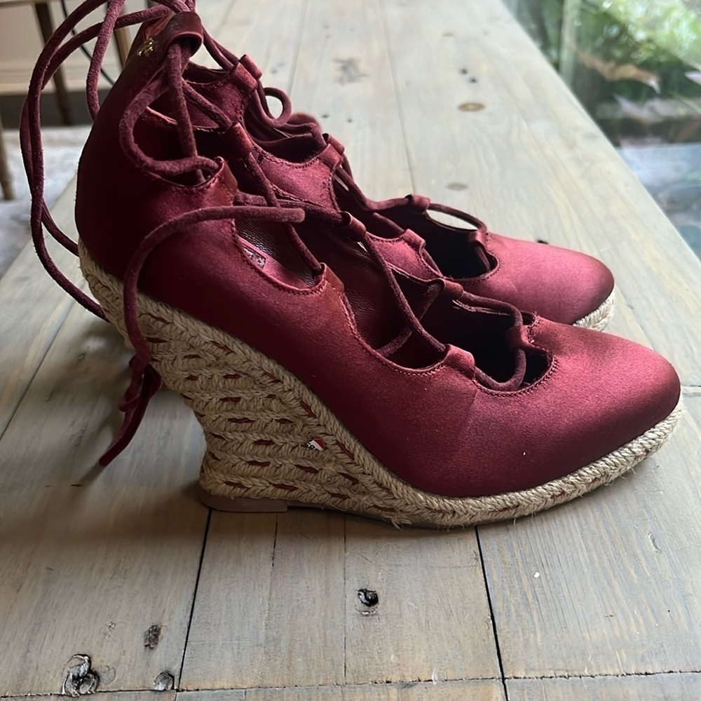 Tory Burch High Heels Wedge Espadrilles Pompoms Satin Merlot size 5.5 - Picture 6 of 10